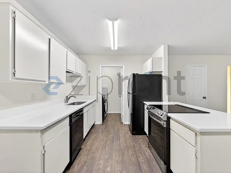 5020 Donnelly Ave #5022 — Photo 12