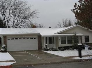 240 Monroe Mill Dr, Ballwin, MO