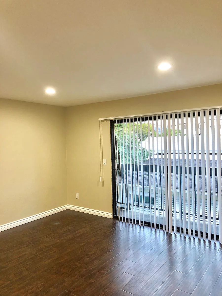 Building Photo - 511 E Palmer Ave #14