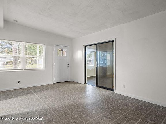 5th image of 6411 N Clark Ave