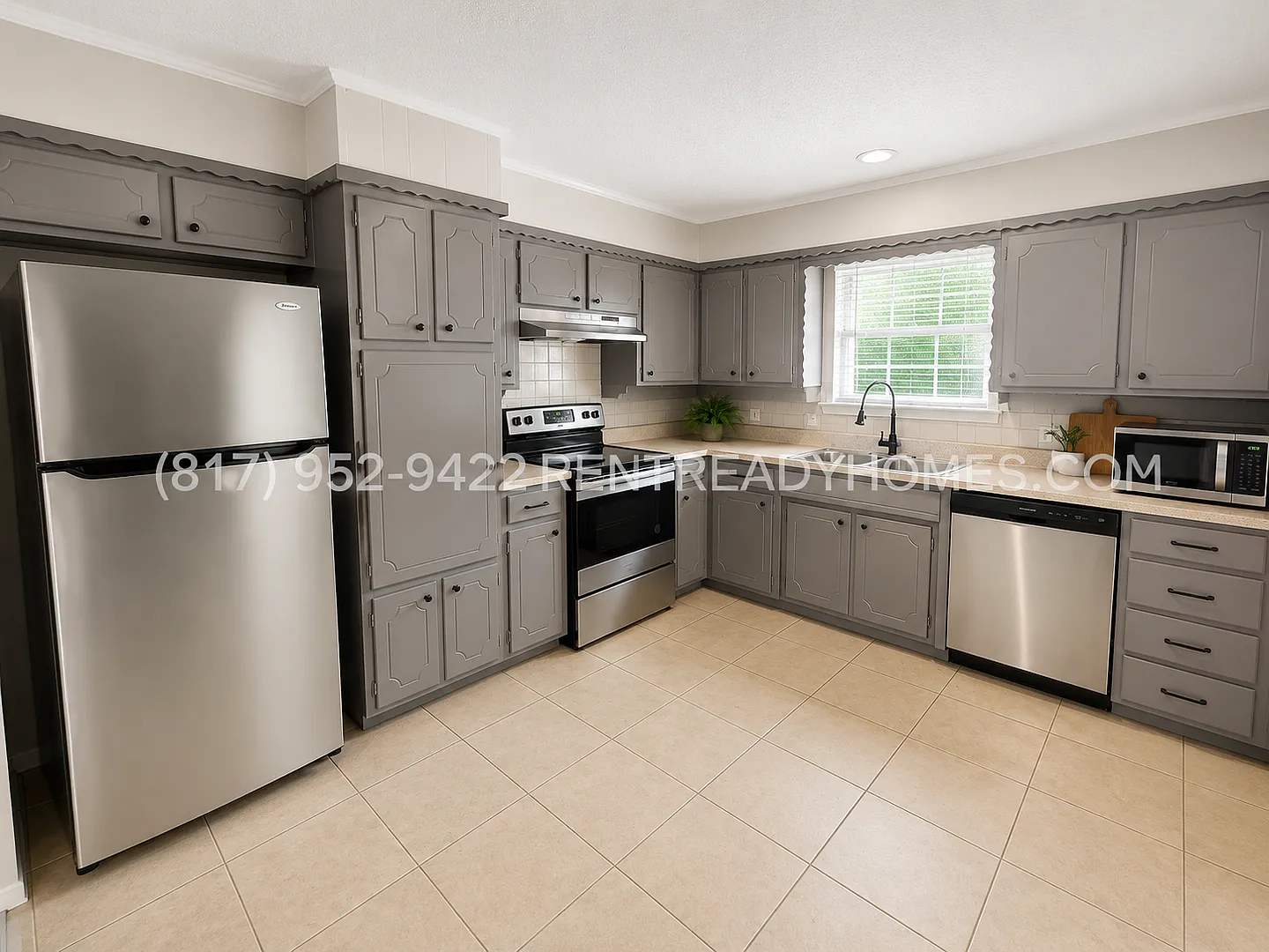 736 Cheltenham Dr - Spacious 3-Bedroom Everman Rental with Garage and Large Backyard — Photo 3
