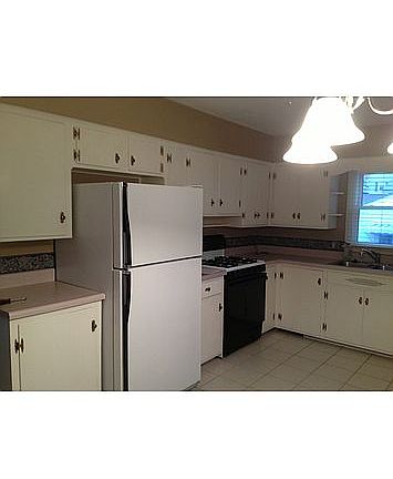 5th image of 204 Park St