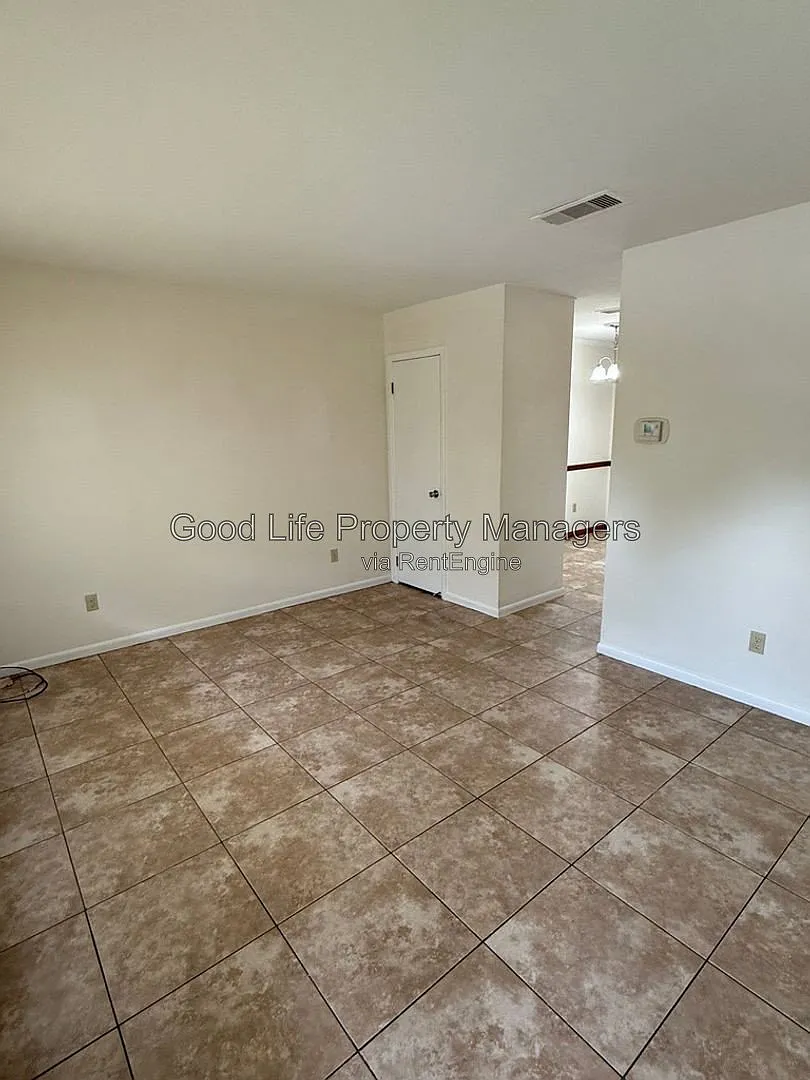 2 bed, 1.0 bath, 850 sqft, $1,325 — Photo 2