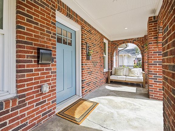 3rd image of 827 Sledge St