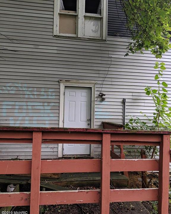 2nd image of 492 Amity Ave