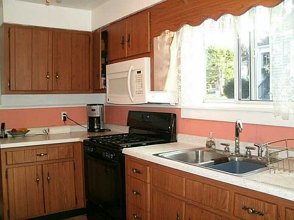 5th image of 131 Lynnwood Ave