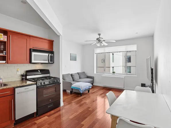 30-85 Vernon Boulevard image 1 of 14