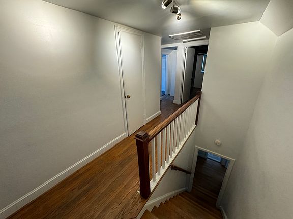 4th image of 408 Englewood Ave