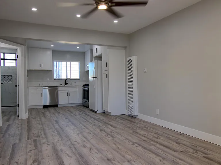 120 Roswell Ave #12 — Photo 38