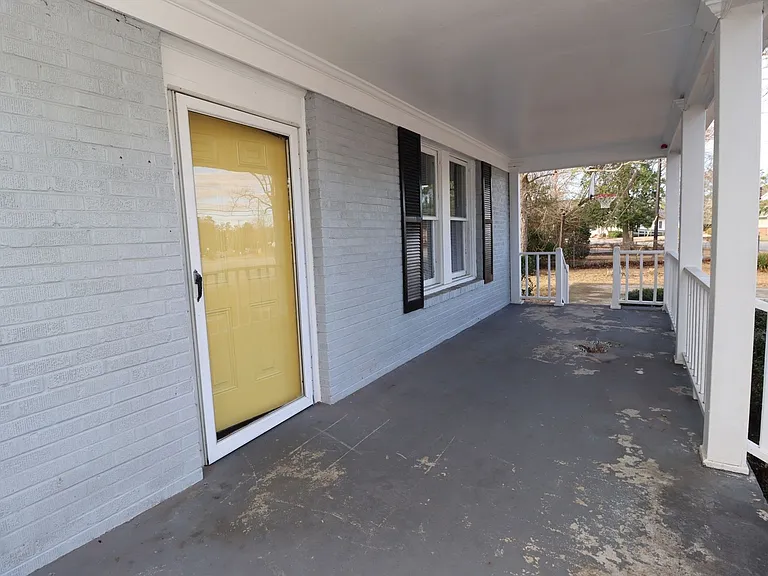 4910 Colonial Dr — Photo 3