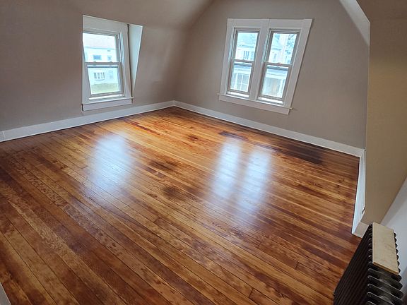 3rd image of 754 High St #3U