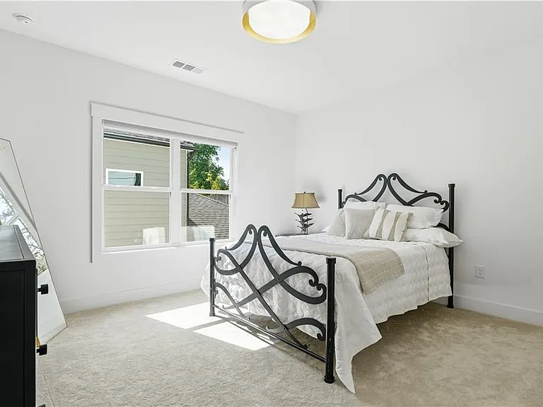 158 Kingwood Dr — Photo 33