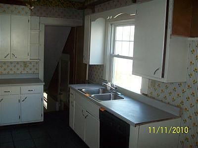 3rd image of 319 Fernwood Ave