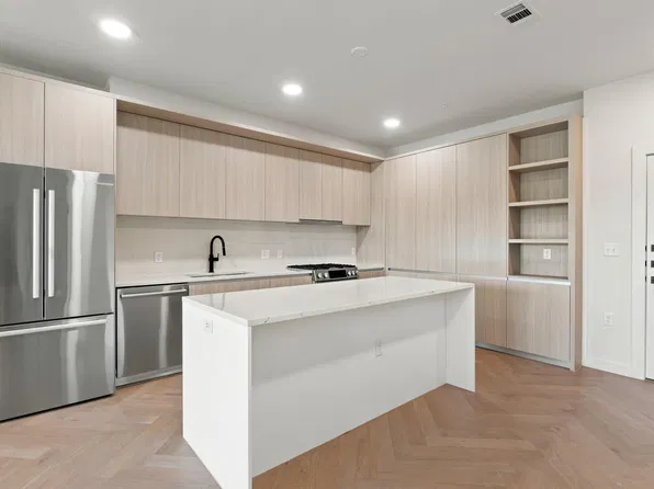 2209 S 1st St #335, Austin, TX 78704