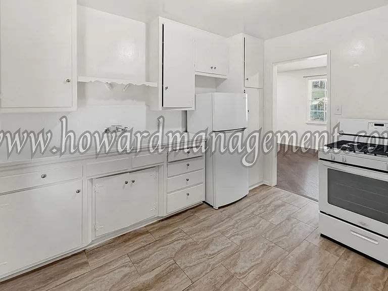 3717 Los Feliz — Photo 6