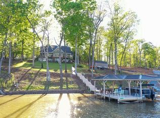 425 Terrapin Pointe Rd, Hodges, SC 29653