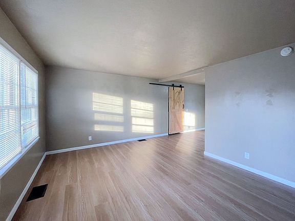 3rd image of 30 Halsey Dr