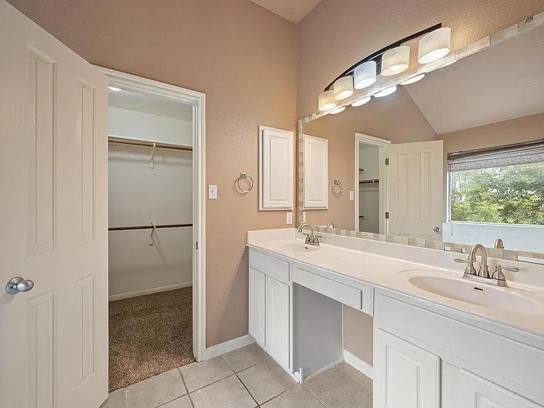 1006 Shadow Valley Cv — Photo 21