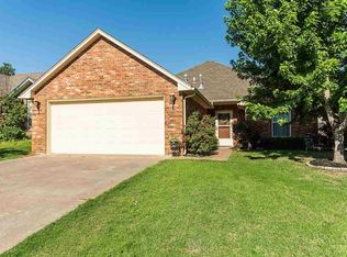 2410 Willow Spring Dr, Enid, OK 73703
