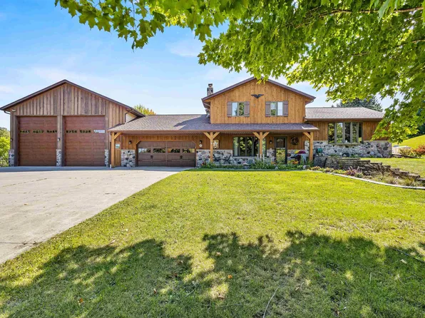 9092 N Paradise Rd, Kewaskum, WI 53040