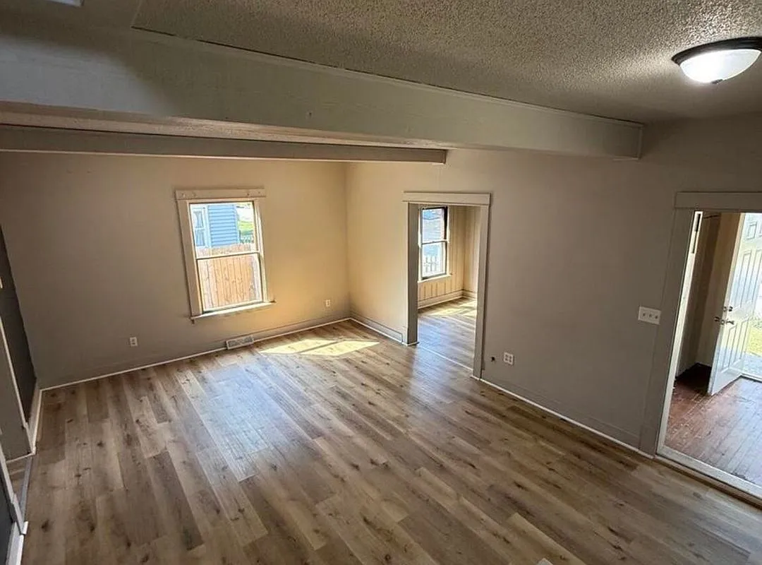 3 bed, 2.0 bath, 1587 sqft, $1,550 — Photo 3
