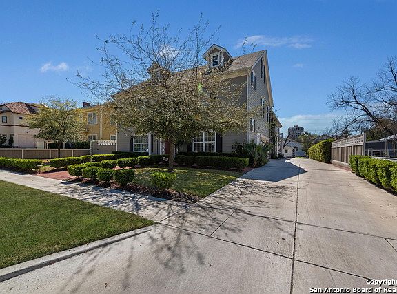 3rd image of 158 Katherine Ct