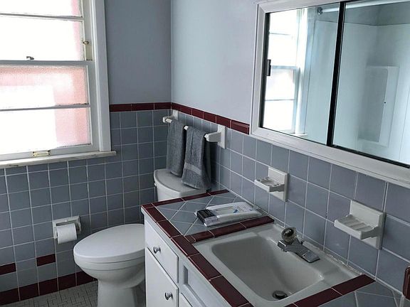 bathroom with bathtub