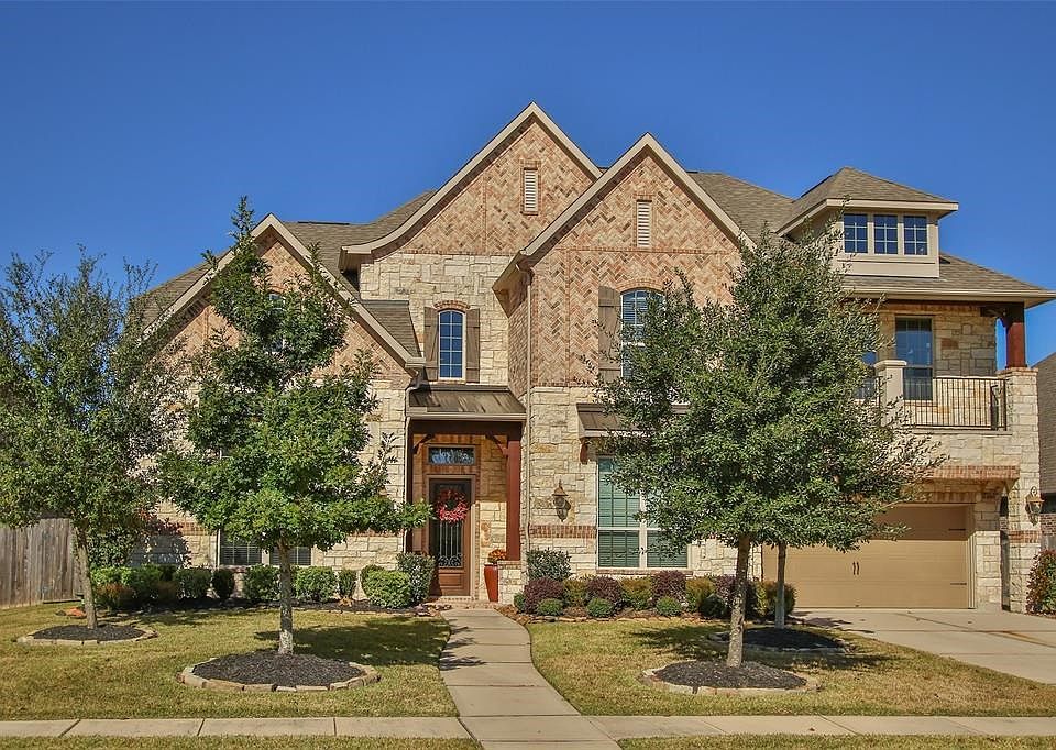 Located in the master plan community of Summerwood; within walking distance of the community club house and splash site; is this beautiful home offering 5 bedrooms, 3 car tandem garage, pool and outdoor living space.