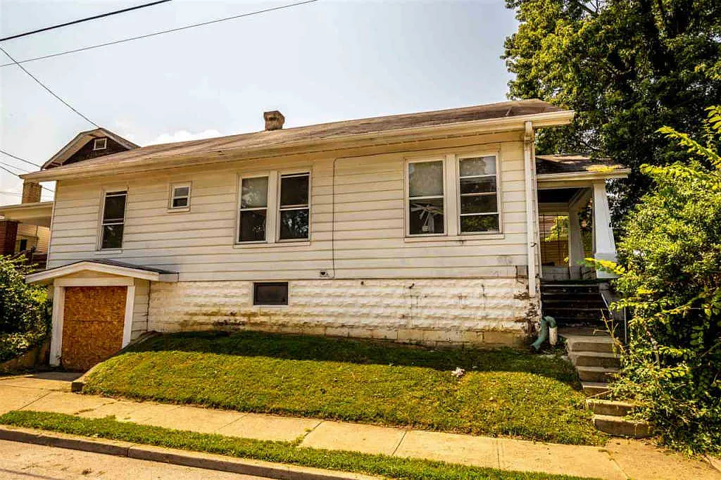 321 E 44th St photo 1