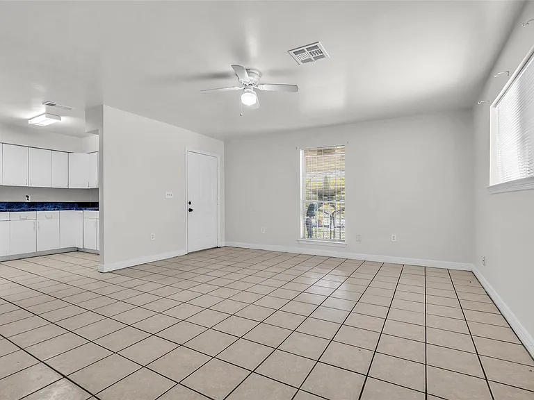 809 Brooks St — Photo 10