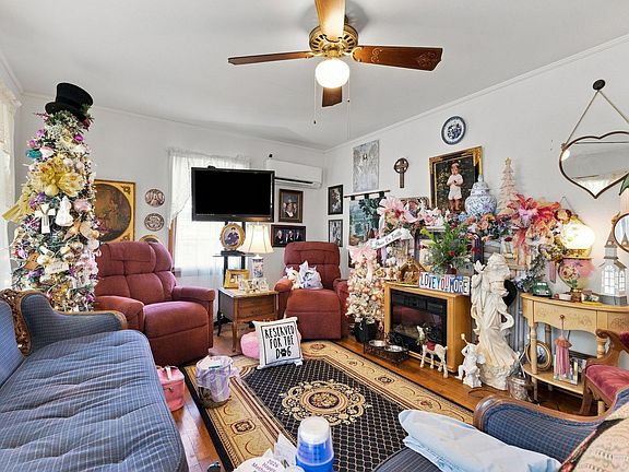 4th image of 315 Hillcrest St