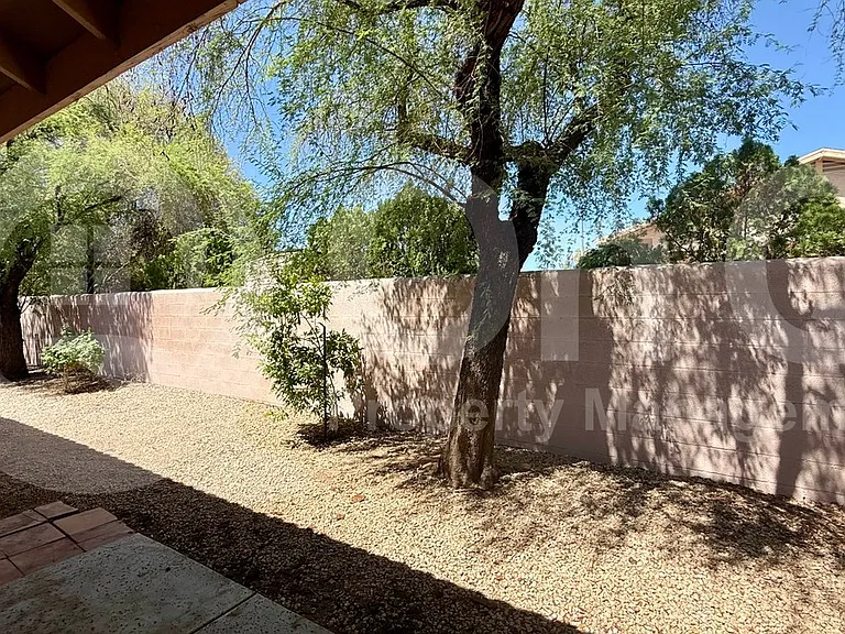 1414 E Grovers Ave #5 — Photo 12