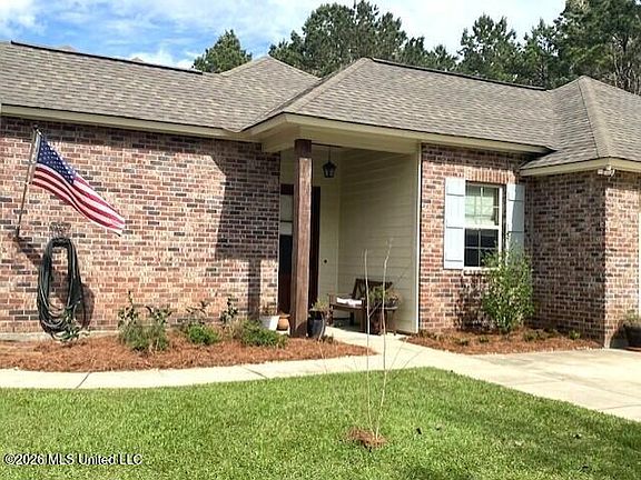 4th image of 17 Country Squire Rd