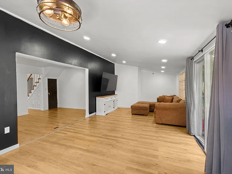 103 Holbrook Ln — Photo 19