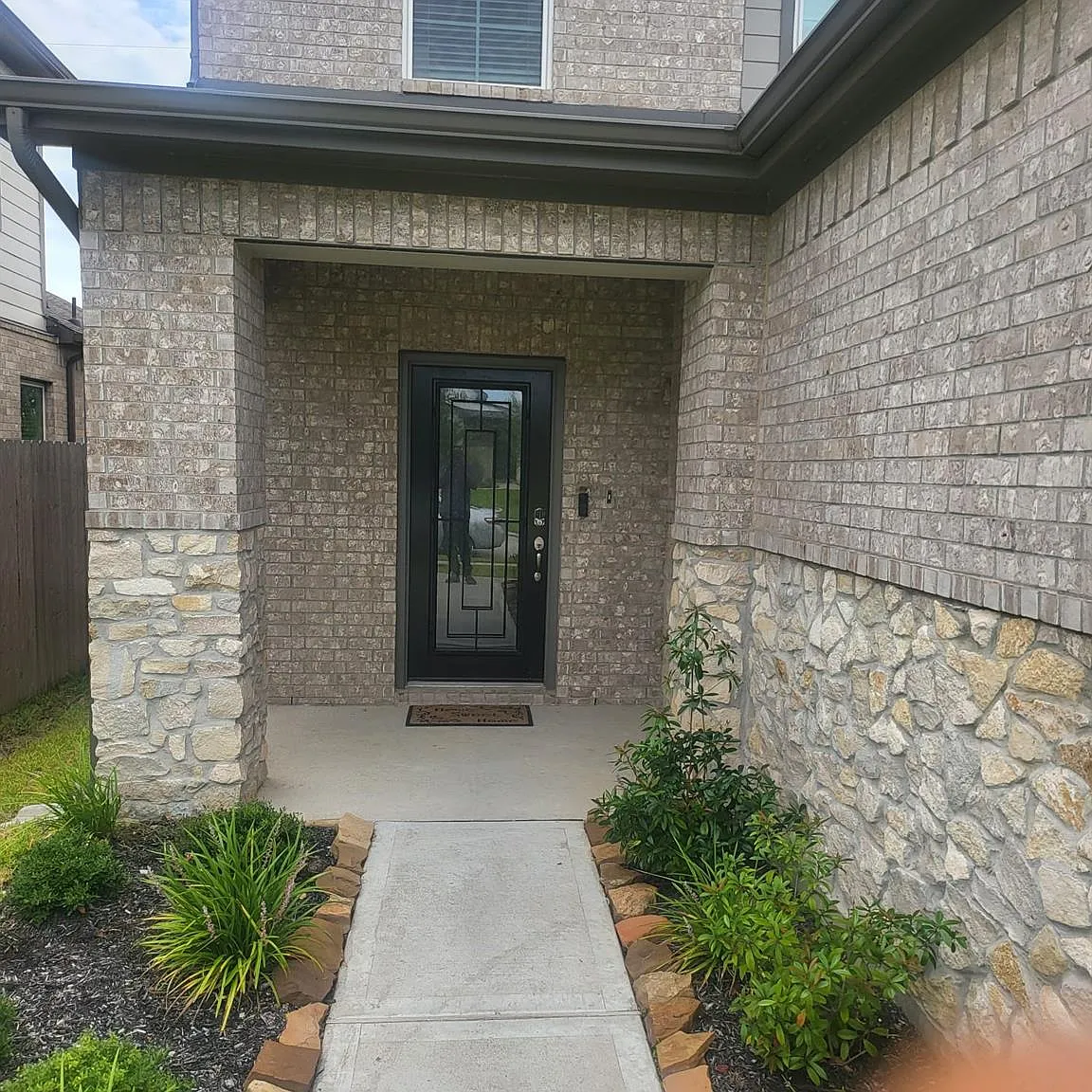 4 bed, 2.5 bath, 2139 sqft, $3,000 — Photo 2