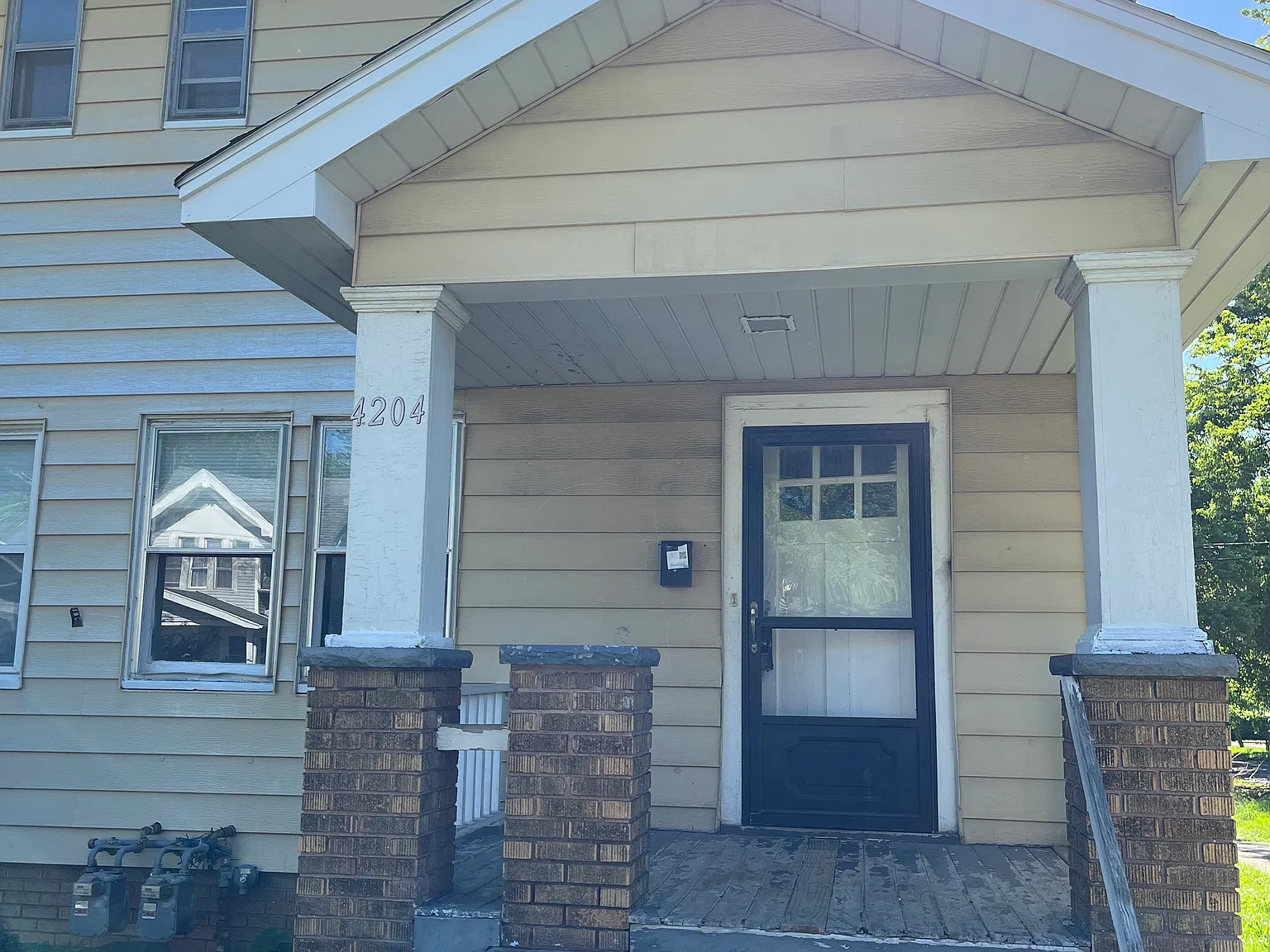 3 bed, 1300 sqft, $1,300 — Photo 1