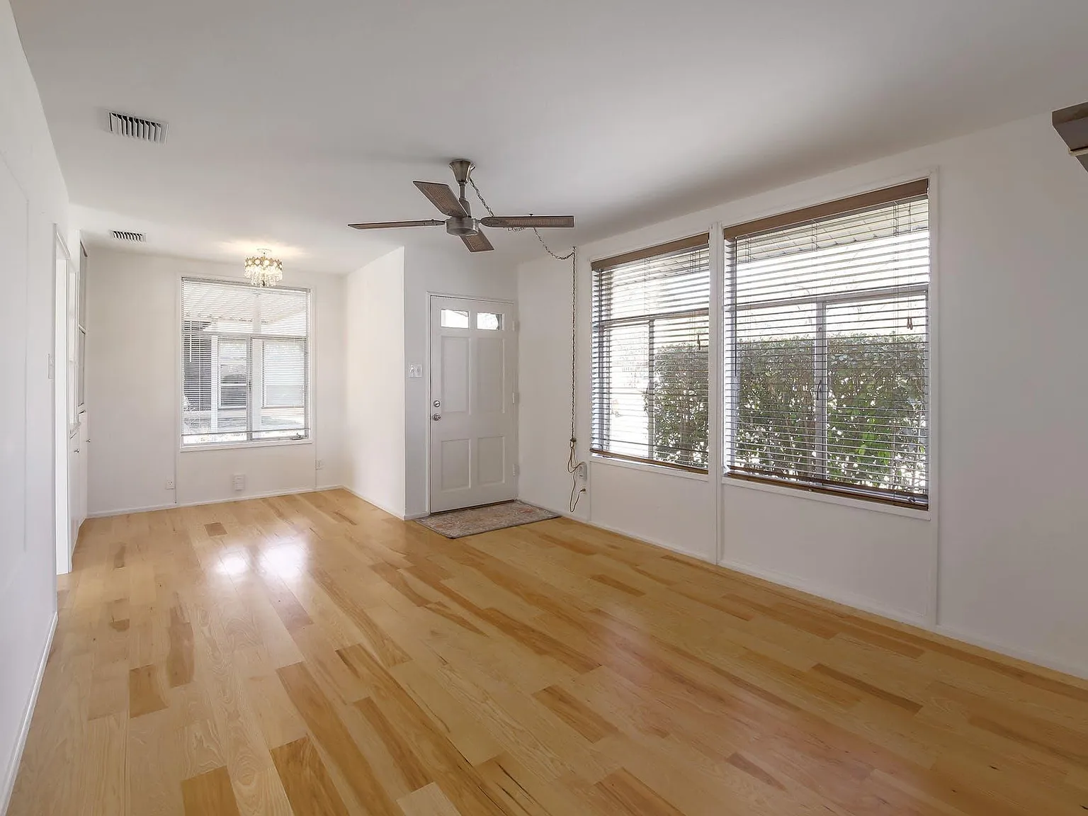 2 bed, 1.0 bath, 936 sqft, $2,200 — Photo 3