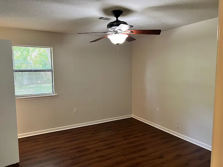 4 Hawthorne Dr — Photo 8