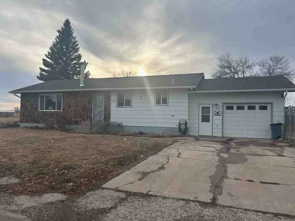 1451 11th Ave SW, Sidney, MT 59270