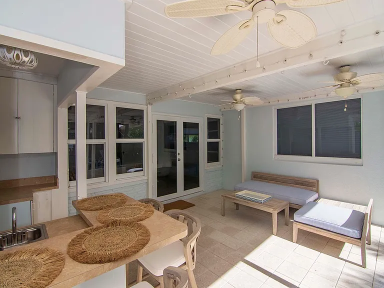 786 Dahlia Ln — Photo 17