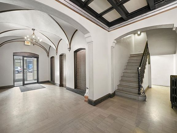 3rd image of 2779 N Milwaukee Ave #209