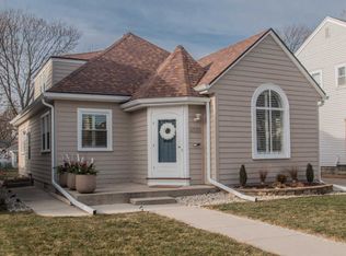 4737 N Sheffield Ave, Whitefish Bay, WI