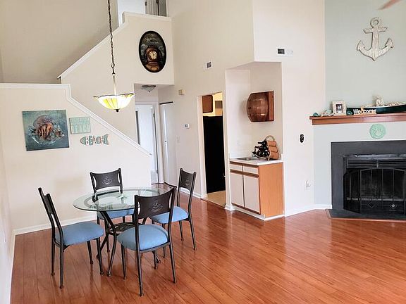 2nd image of 835 Little Bay Ave #E-1
