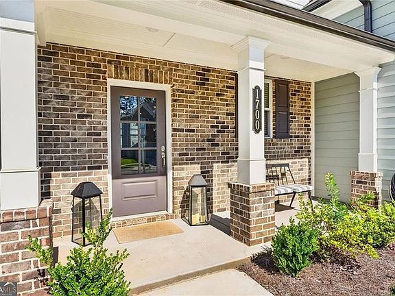 3rd image of 1700 Fulmont Cir