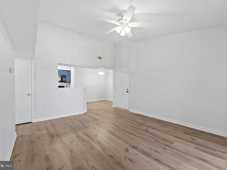 6901 Victoria Dr #I — Photo 12
