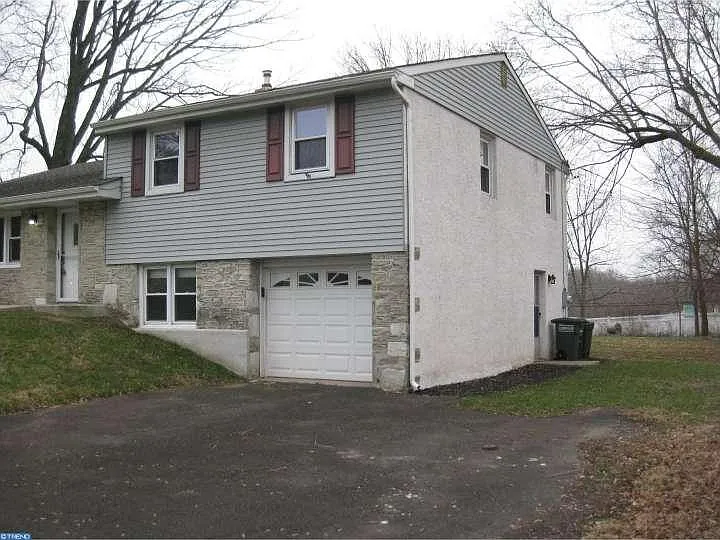 180 Green Dr photo 1