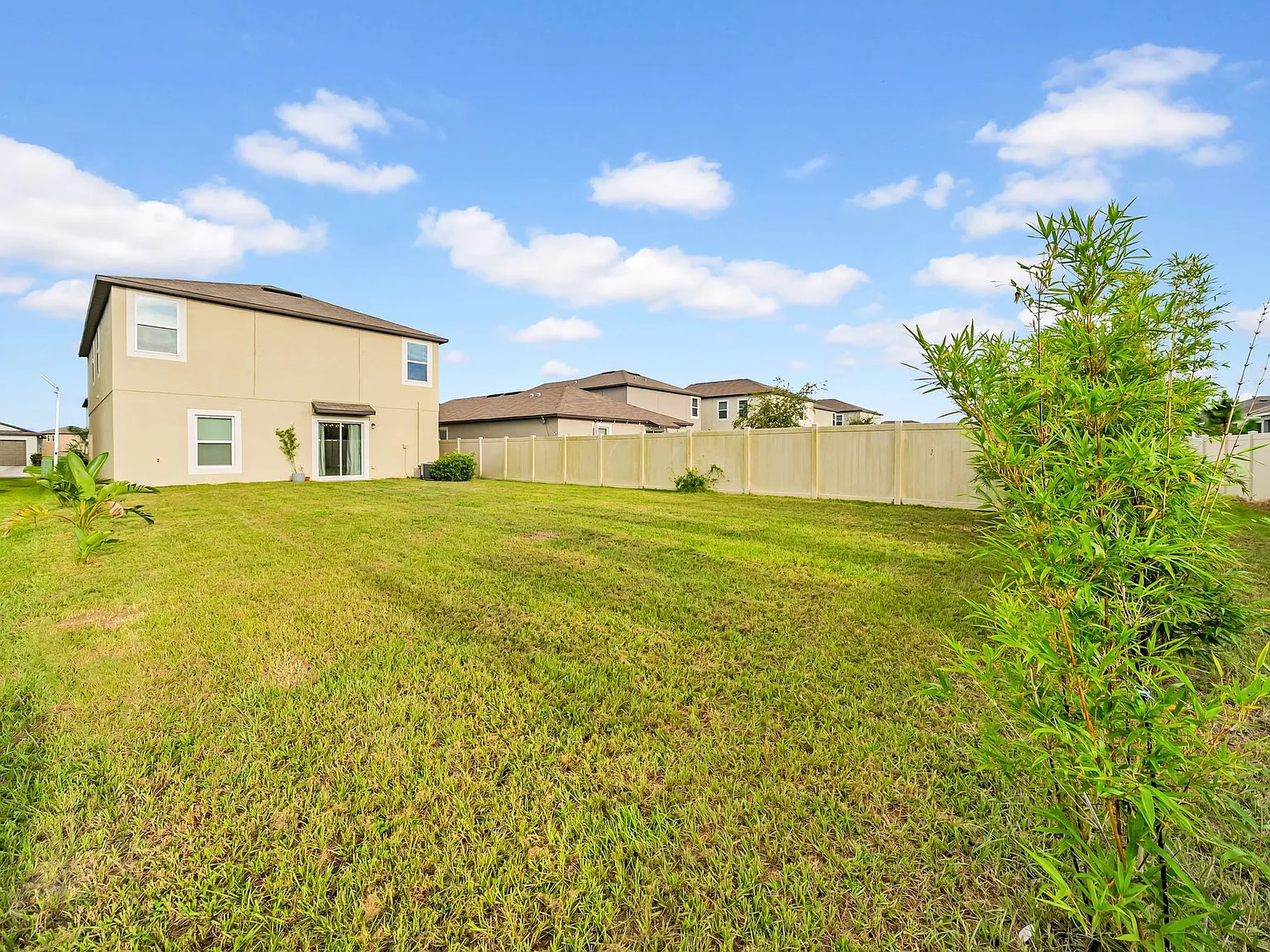 6 bed, 2580 sqft, $3,300 — Photo 2