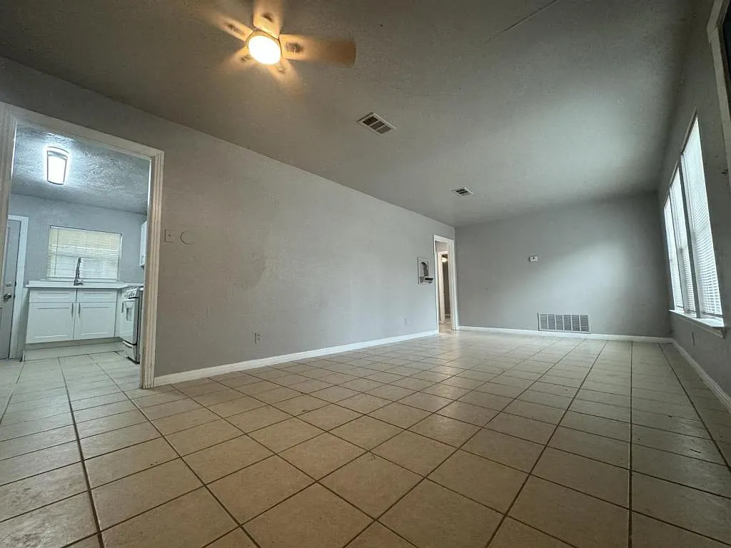 724 Carrie Ave — Photo 3