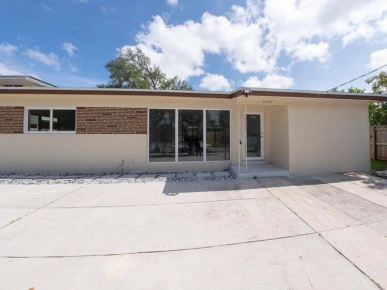 2160 SW 16th Ct — Photo 3