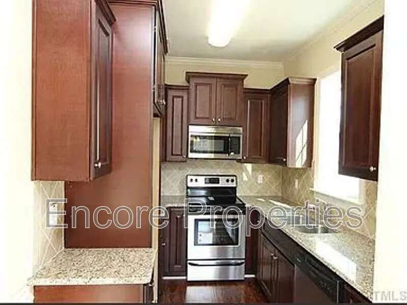 3 bed, 2.5 bath, 1260 sqft, $1,750 — Photo 3